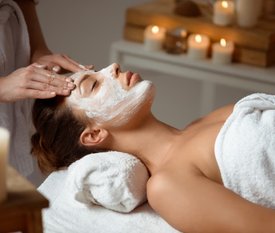 Beauty-Bungalow- Homepage - Skilled Professional Doing Facials